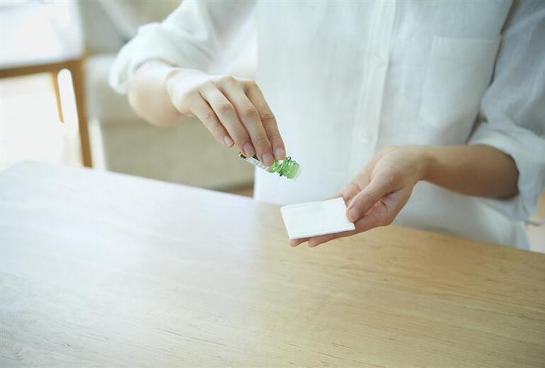 ティッシュにアロマをつける画像